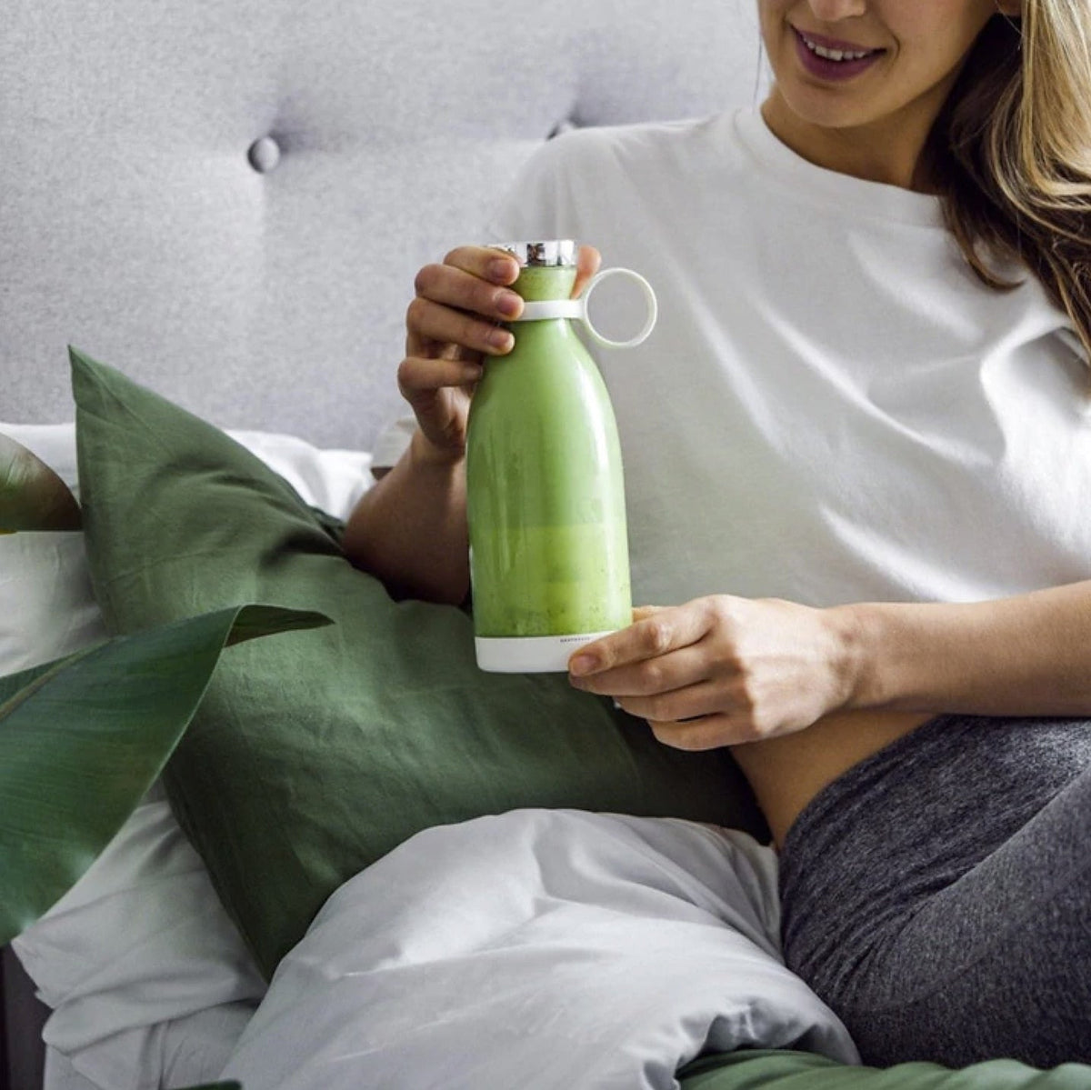 Portable Blender Bottle - USB Rechargeable Personal Smoothie Maker